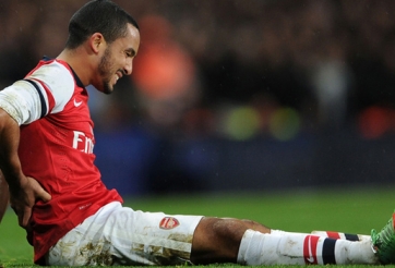 Arsenal nhận cú sốc về chấn thương của Walcott